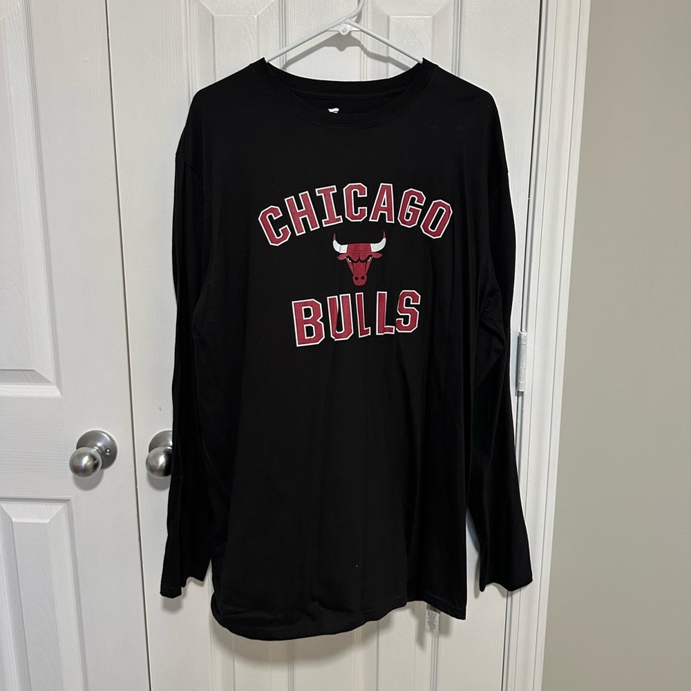 Fanatics Black V-Neck Shirt